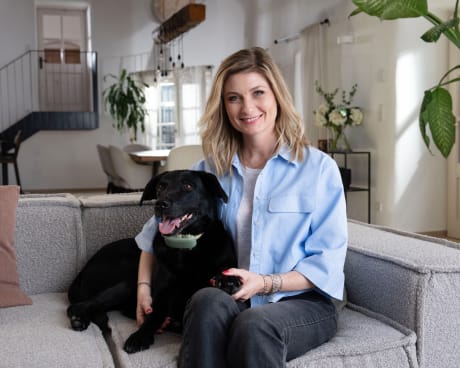 Sandrine Arcizet avec un chien