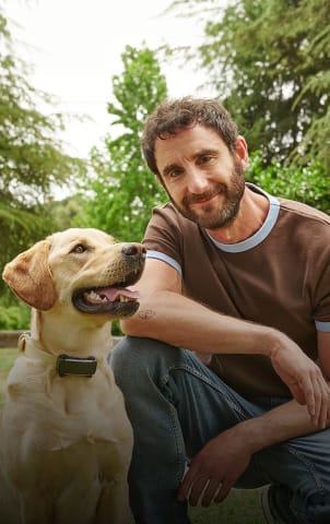 Dani Rovira with dog